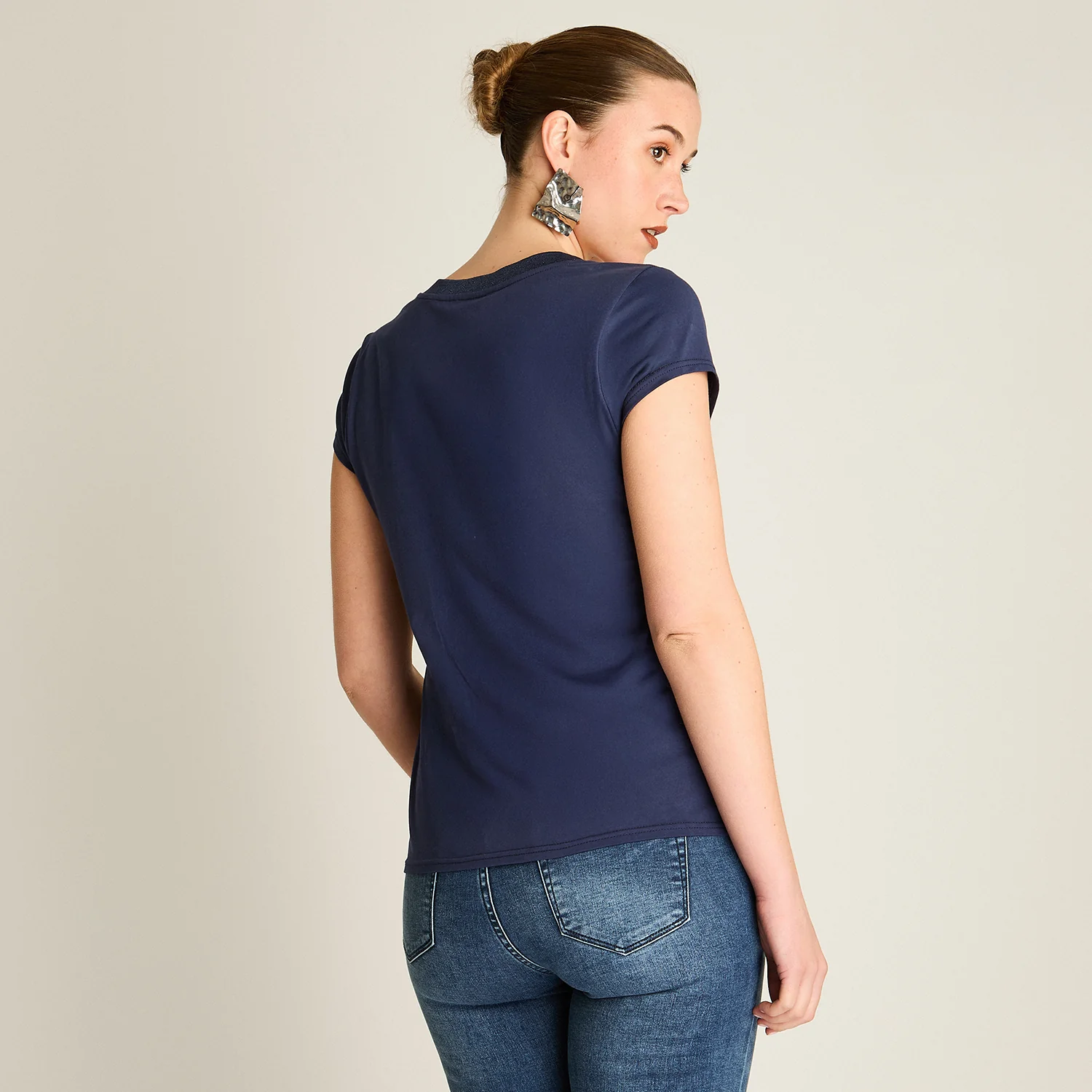 Polera Índigo Mix Fabric con Print Frontal y Cuello en Lurex - Image 3