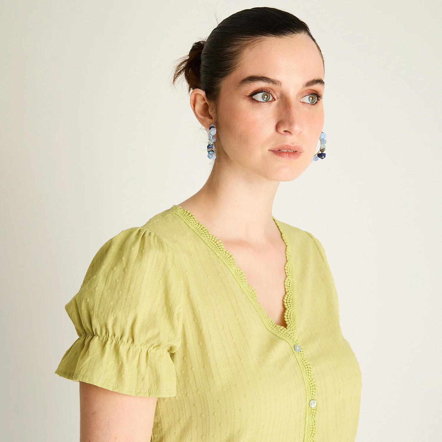 Blusa Verde Lima con Botones - Image 3